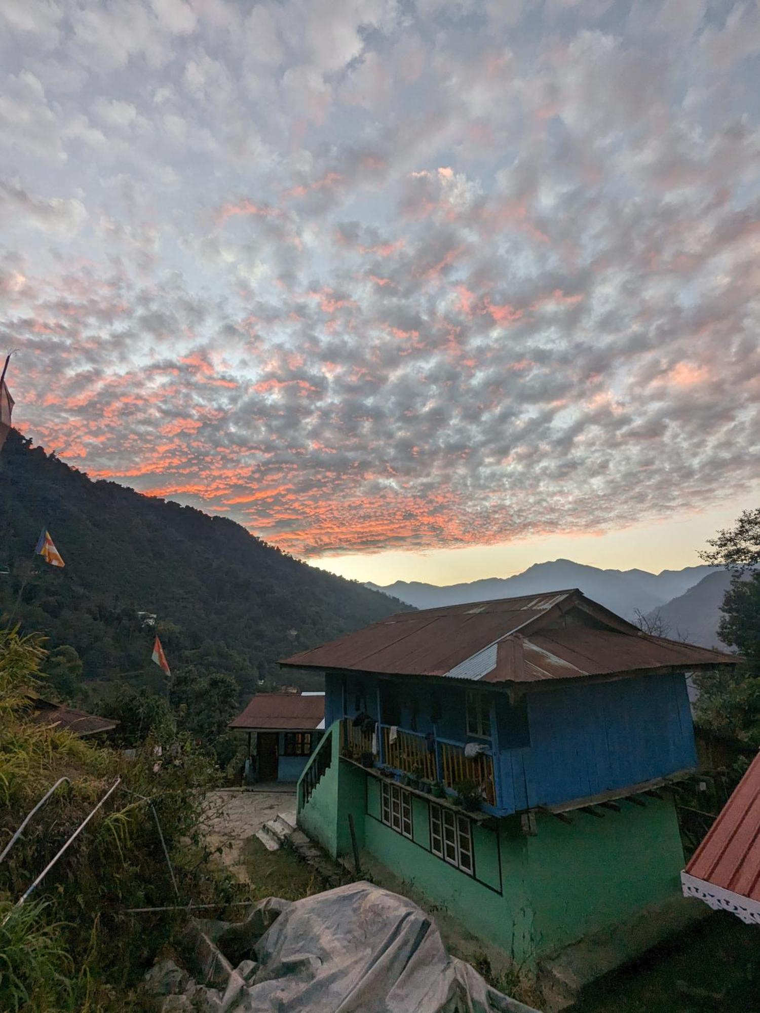 Hostel Wake In Himalayas Pelling Exterior foto
